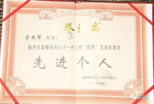 美丽的山坡上有什么颜色的花儿三种很美丽的那种